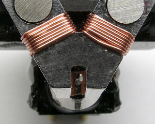 Special coil bobbin of XV-1sMONO MC Cartridge